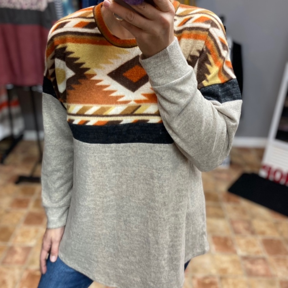 BOUTIQUE L/S Aztec Detail Top NEW!